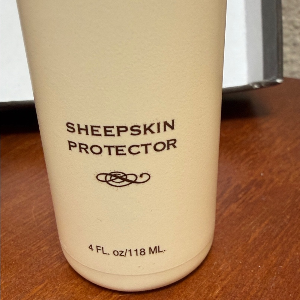 NEW..UGG Sheepskin Care Kit - Cleaning Products… - Picture 3 of 8